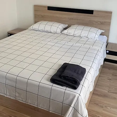 Charcoal Thirteen Apartament