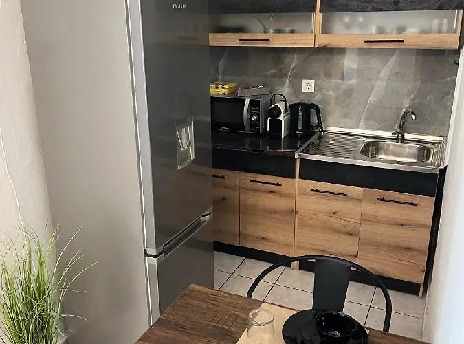 Апартаменты Charcoal Thirteen